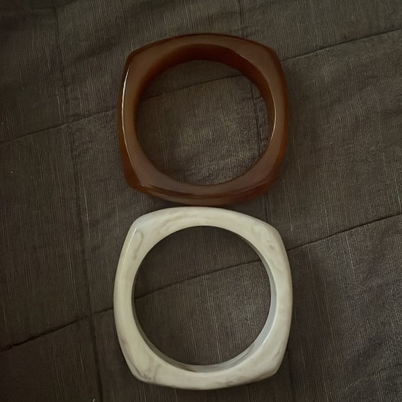 A pair of bangles. Never used. Will look great with any clothes. - Picture 2 of 4